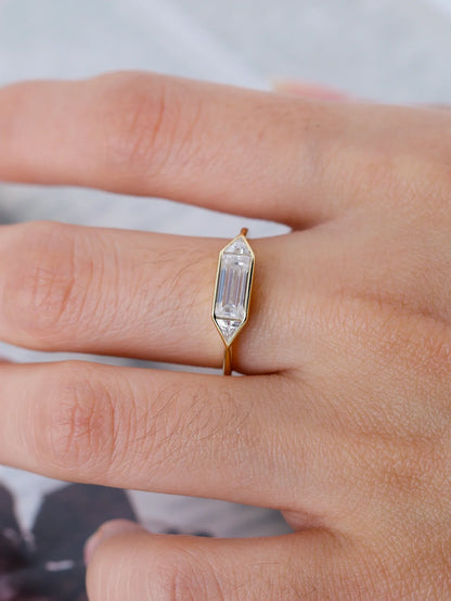 S925 Silver Moissanite Ring, A Fine Jewelry Piece, Fashionable, Suitable for Gifting, Anniversary, Birthday, and Valentine's Day